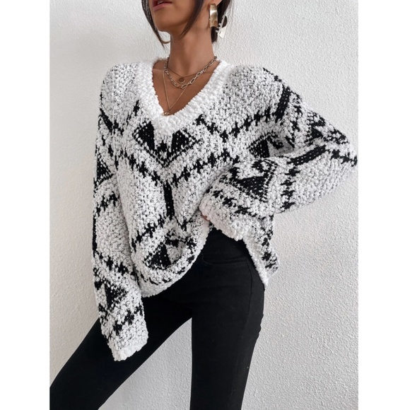 Geometric Aztec Printed White Black Sweater V-Neck Oversized Knit - Picture 6 of 9